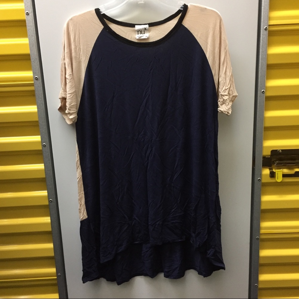🔥 5/$25- NU Two Toned Top One Size